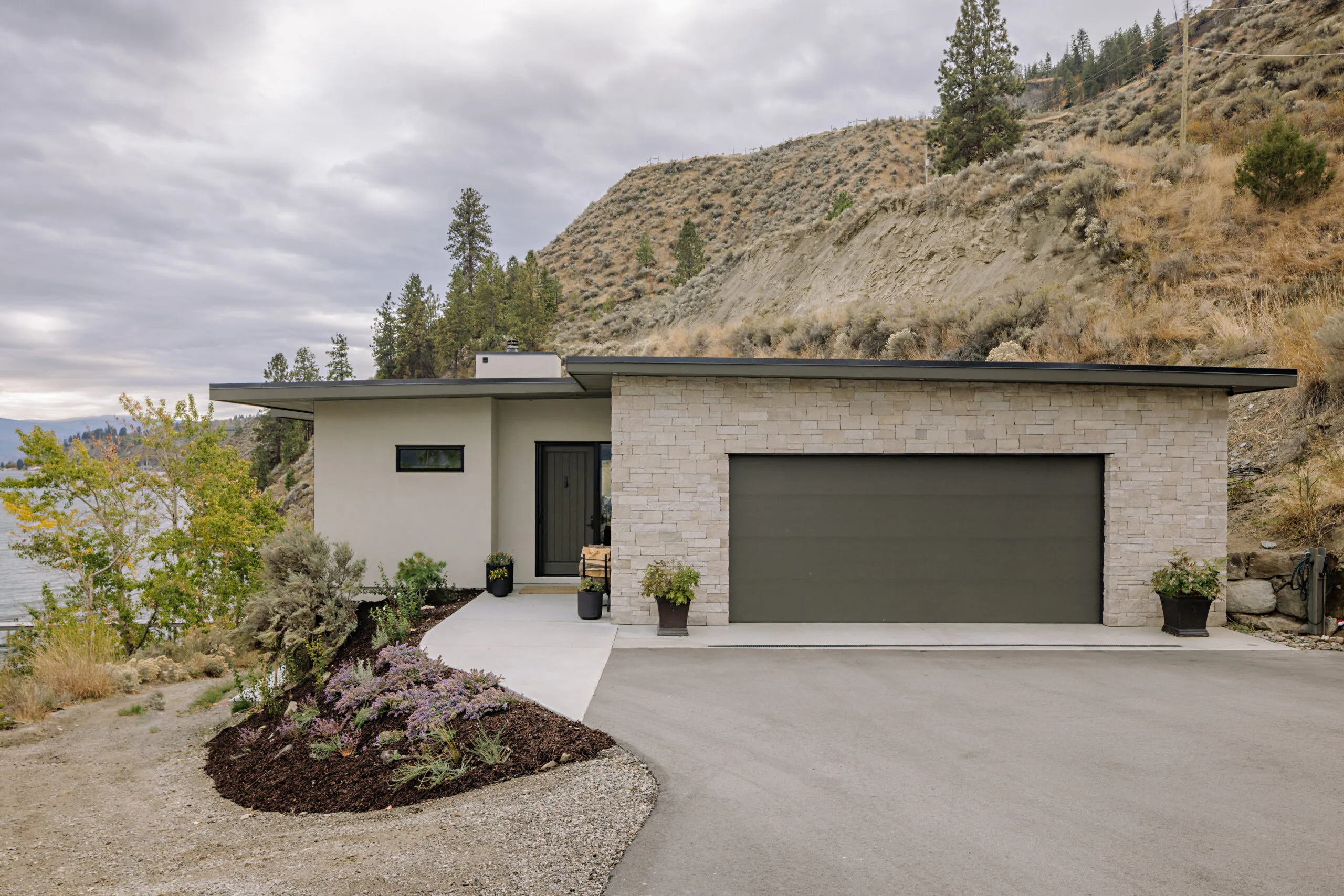 Callan — entrance and foyer